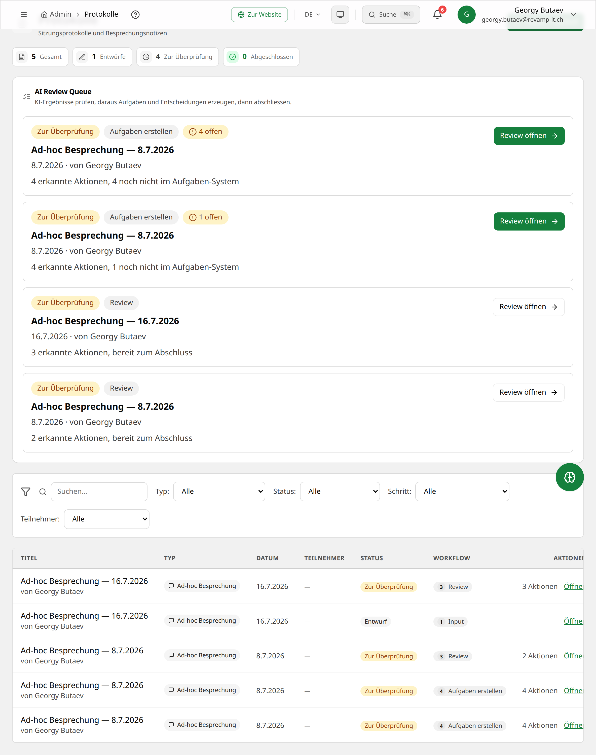 Die Protokoll-Übersicht mit Sitzungsnotizen und der KI-gestützten Review-Queue, die daraus Aufgaben erzeugt